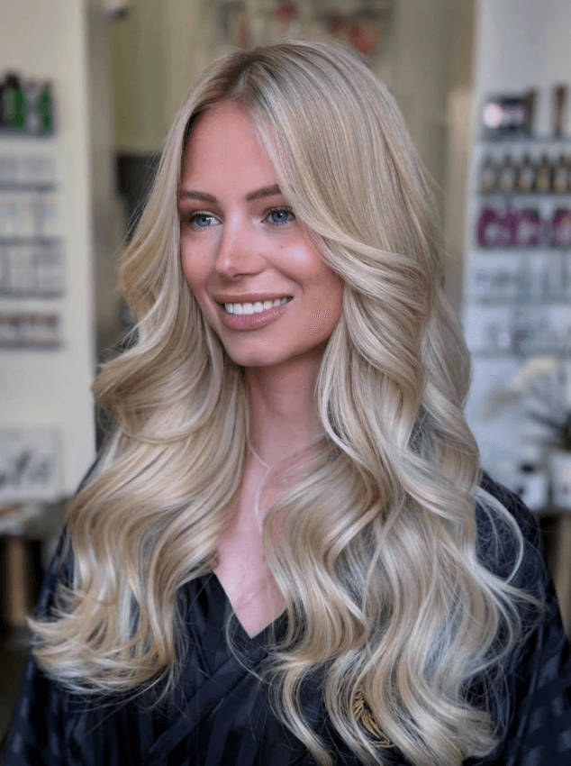 WOMAN HAIRCUT