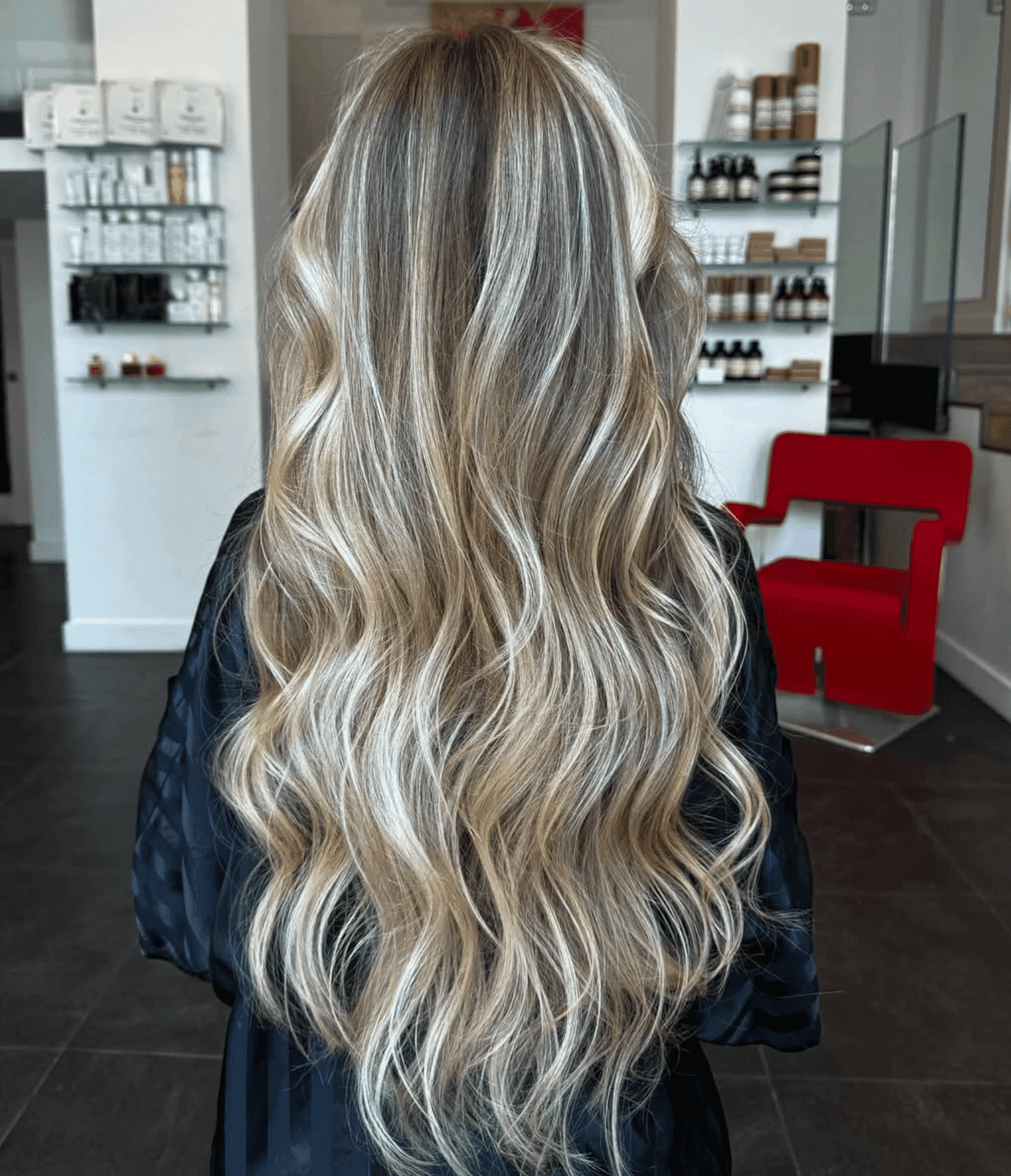 WOMAN HAIRCUT